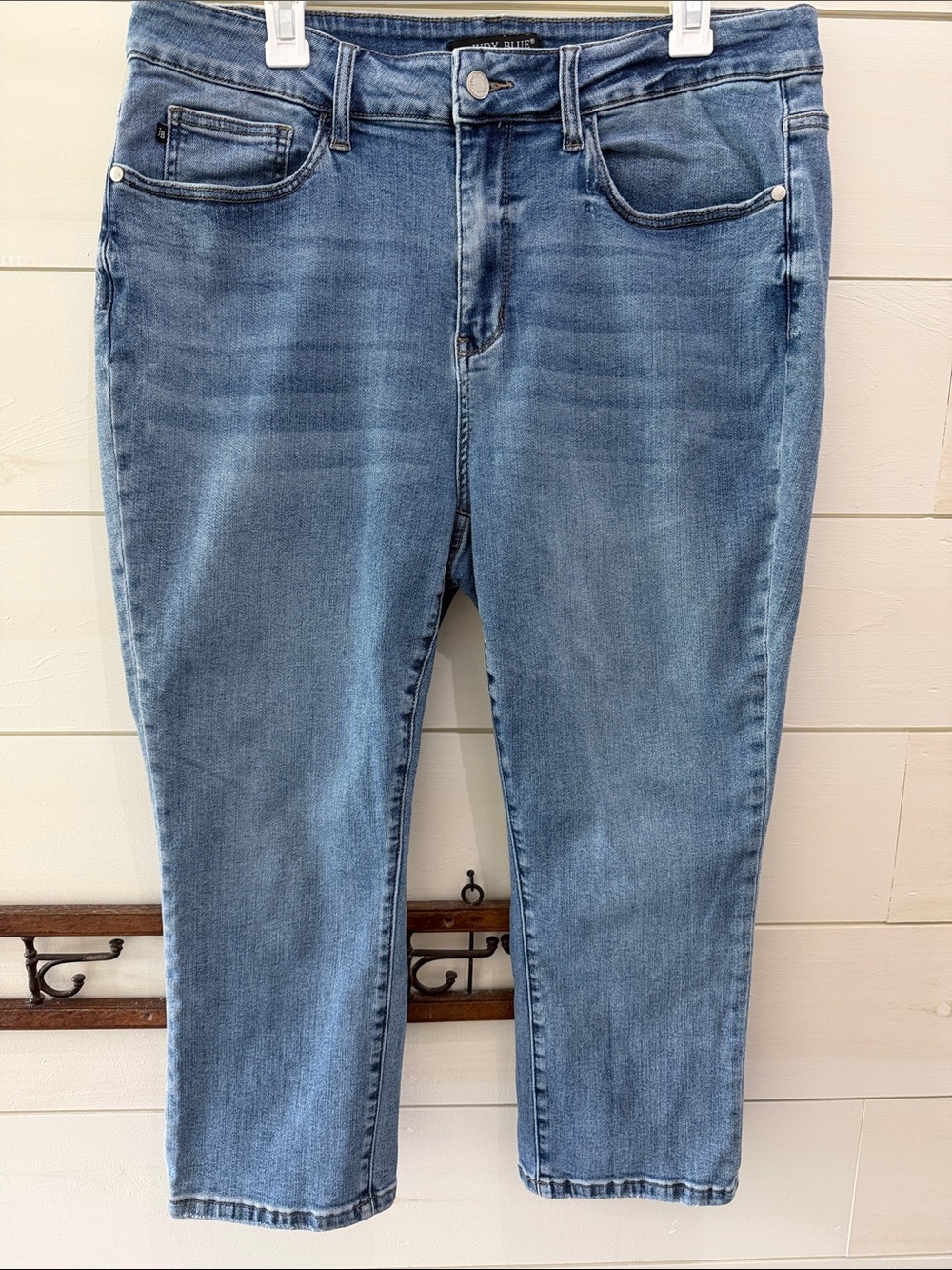 Judy Blue Midwash Blue skinny fit Capri